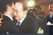 盱眙李明博、朴槿惠给金文洙打气 鼓励其争取赢得韩国大选