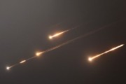 盱眙伊朗以导弹齐射回应以色列的大规模袭击
