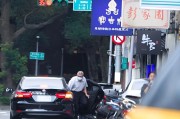 盱眙台当局这个单位的公车，给了狗了